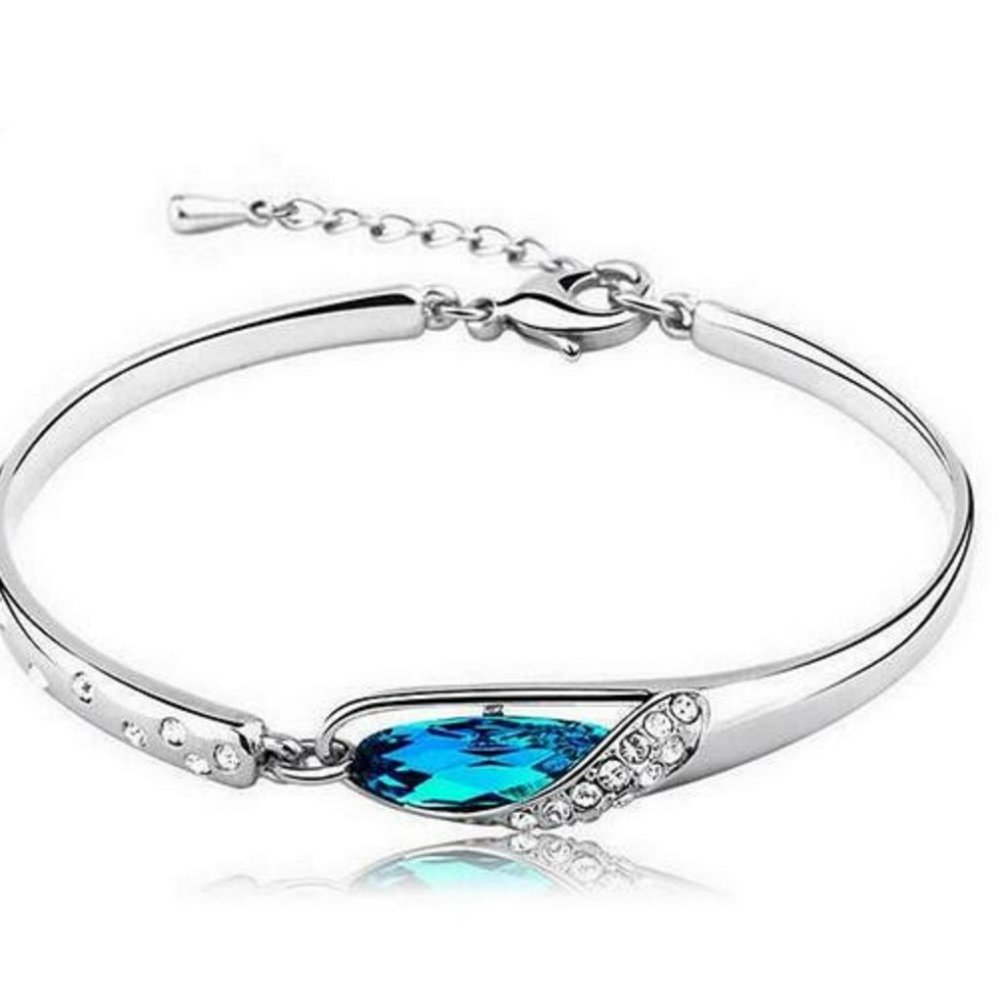 Fifth Avenue blue crystal bracelet